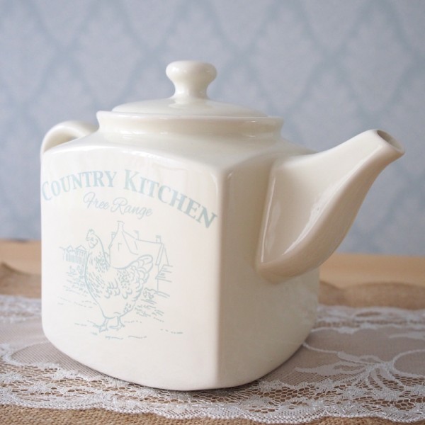 1.65 Litres Country Kitchen Teapot